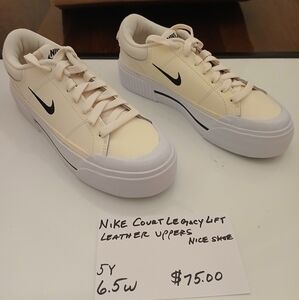 Nike Court Legacy Lift